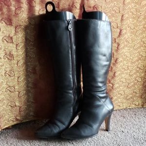 GUC Dark Brown Knee High Maine Boots